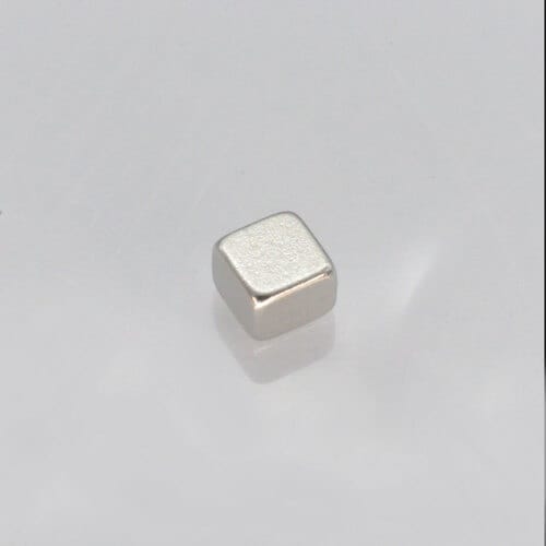 MAGNA ネオジム磁石 角型 2.4×2.4×1