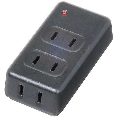 YAZAWA 雷サージ付フロントタップ3個口黒