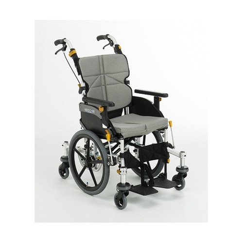ネクストコア・くるり 介助型車いす・中床