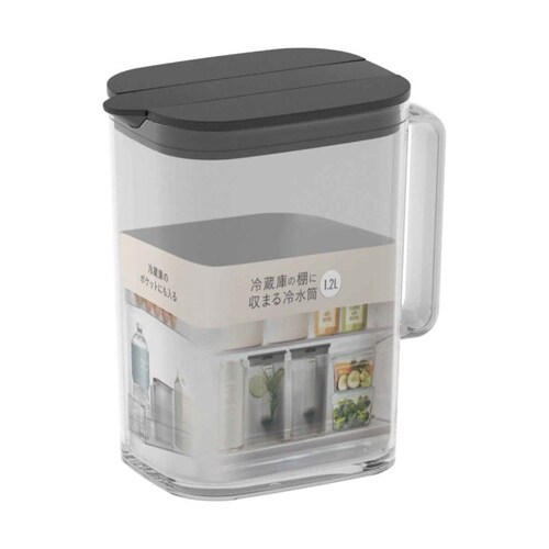 棚に収まる冷水筒 1.2L ブラック