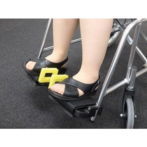 車いすフットプレート用 サポートガード 引手付き