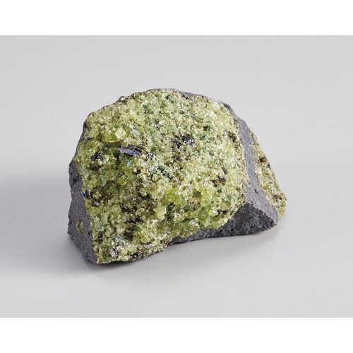 玄武岩中のかんらん石 ダナイト