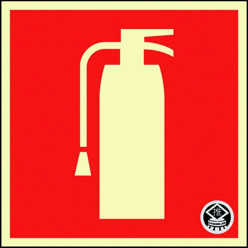 中輝度蓄光消火器標識(ステッカータイプ)