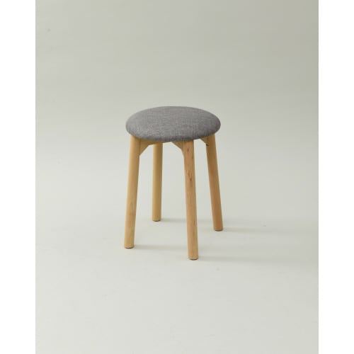 座部がやわらかい 木製スツール グレー