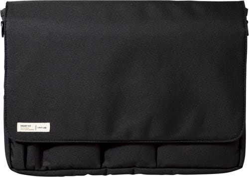 キャリングポーチ A4 ブラック