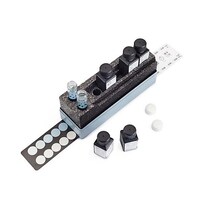 Merck エムカラーテスト(TM) ニッケル テスト 測定原理: 比色分析(専用比色ボックスおよびロングチューブによる) 0.020.040.070.100.150.20.30.4 0.5mg/