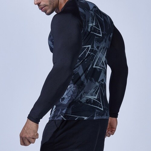 クルーネックシャツ