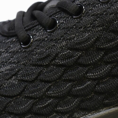 プロテクティブ スニーカー