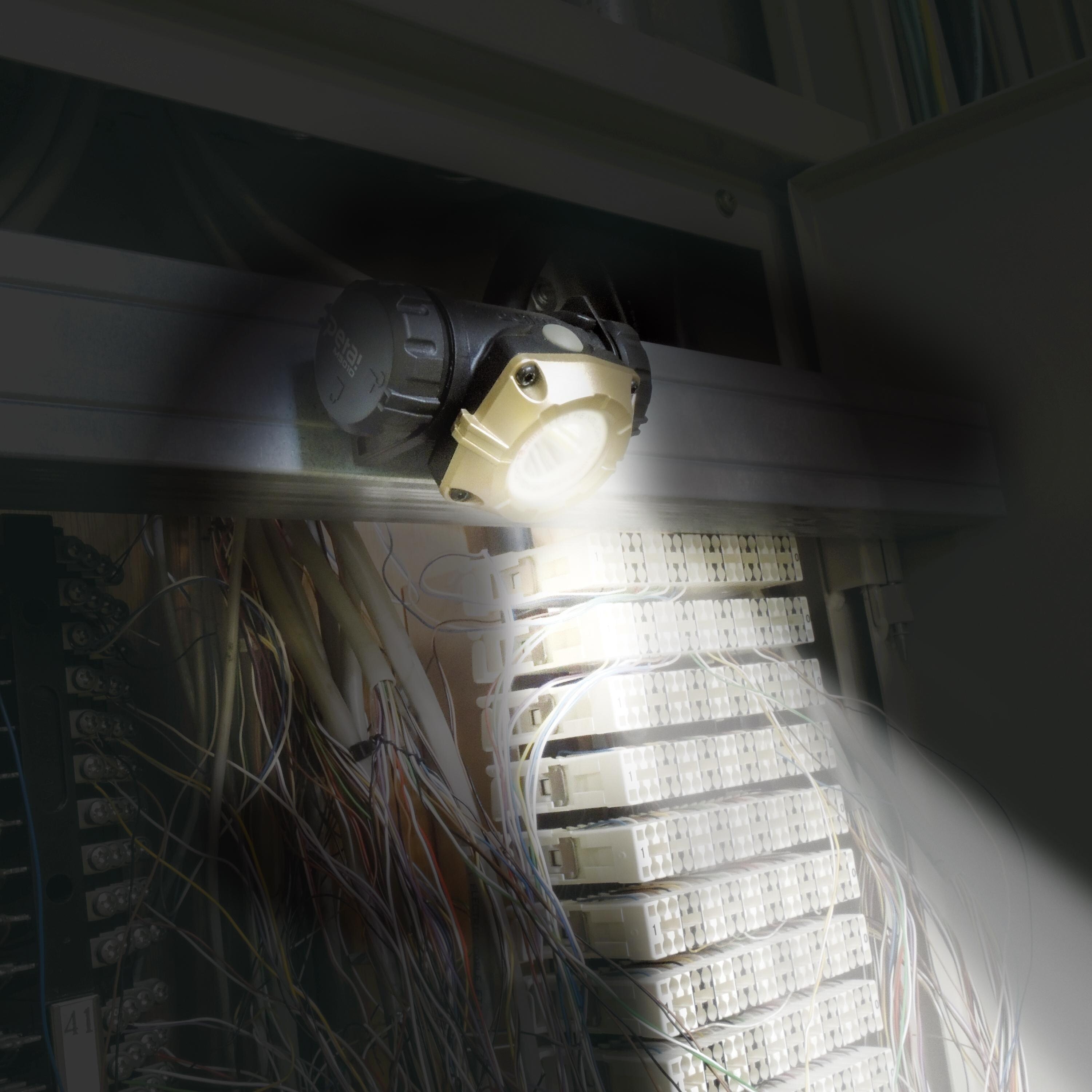 ヘッドライト/LED EA758TL−4