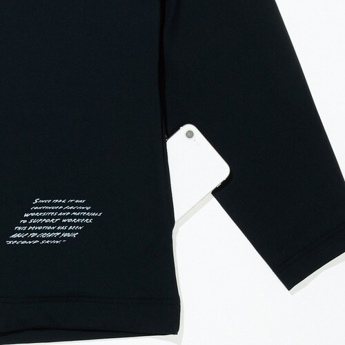 クルーネックシャツ