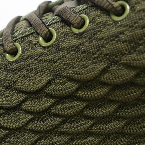 プロテクティブ スニーカー