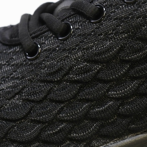 プロテクティブ スニーカー