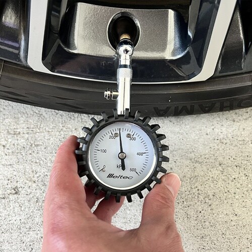 クルマ用タイヤ空気圧測定器 タイヤゲージ