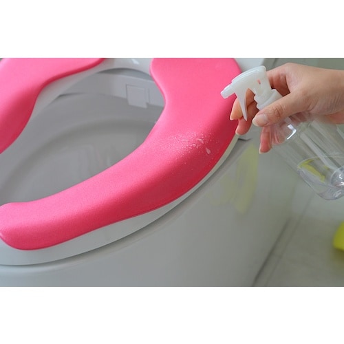 オカ 拭けるらくらく便座クッション グリーン