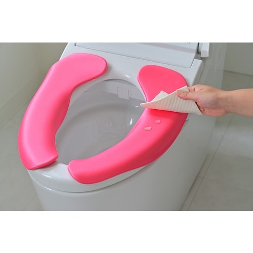 オカ 拭けるらくらく便座クッション ピンク