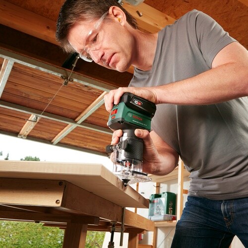 ボッシュ コードレストリマー