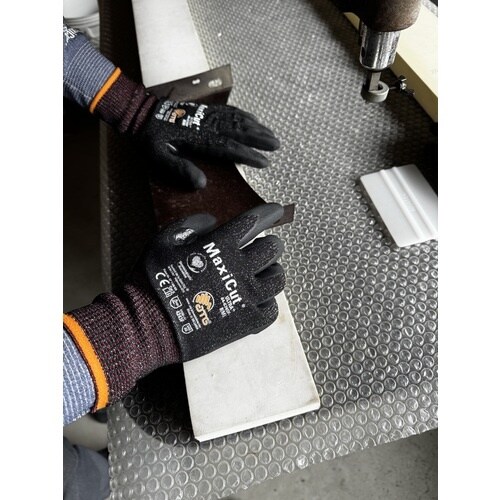 エーティージー 耐切創手袋 マキシカット・ウルトラ