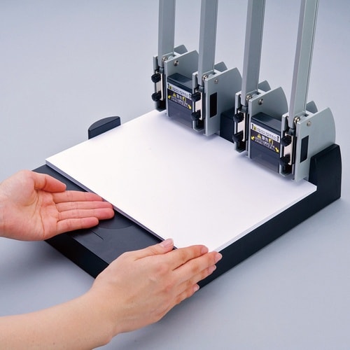 カール 4穴強力パンチ No.124N 穿孔枚数1