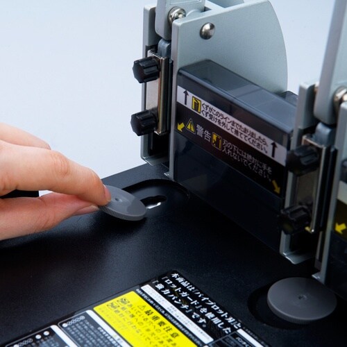 カール 4穴強力パンチ No.124N 穿孔枚数1