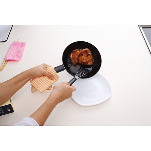 フライ返し O.E.C. 脇雅世 貝印