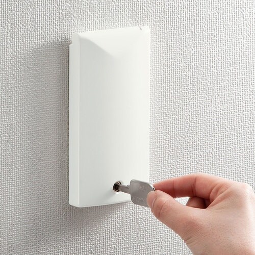 SANWA 鍵付きセキュリティスリムコンセントカバ