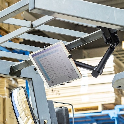 SANWA 支柱取り付け用タブレットホルダー(3関