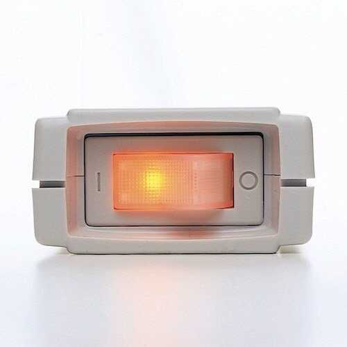 SANWA 手元スイッチ付き抜け止めタップ