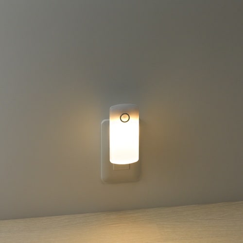 YAZAWA 無接点充電式人感明暗ナイトライト小ホ