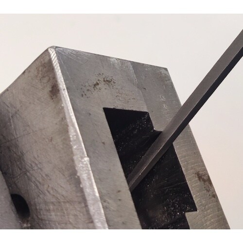 Vallorbe 細工用精密ヤスリ 三角 140m