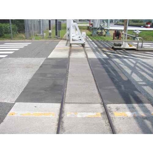 東亜道路工業 超耐久性急速路面硬化剤パッチグー