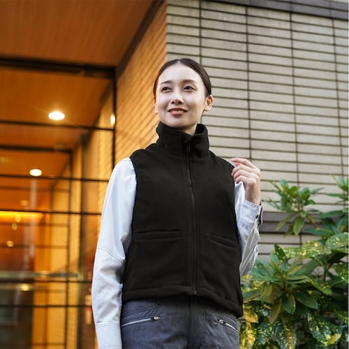 岡潮 黒色フリース発熱ベスト+モバイルバッテリー1