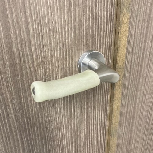 EA983G−132A 90mm 蓄光ドアレバー