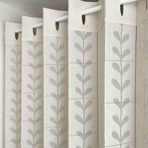 アコーディオンカーテン リーフ柄 アイボリー