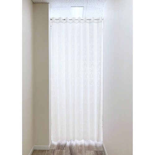 アコーディオンカーテン アラベスク柄 ホワイト