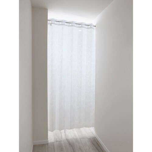 アコーディオンカーテン アラベスク柄 ホワイト