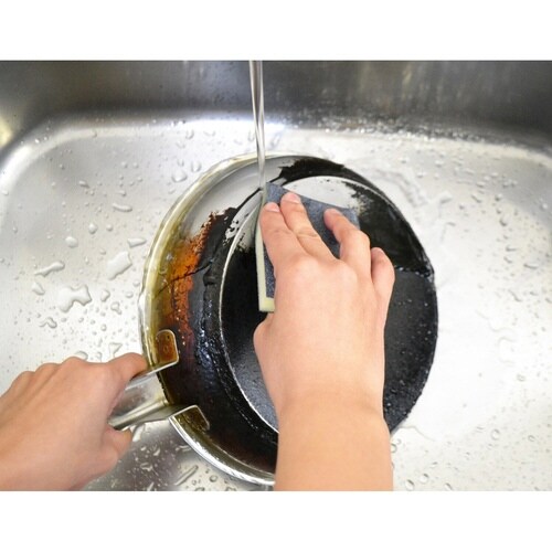 フライパンブラシ 水だけで鍋コゲ付落とし