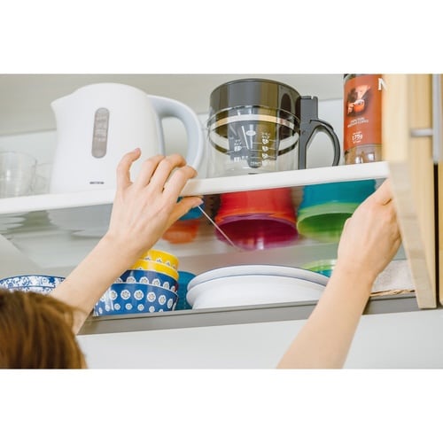 食器棚シート 高い位置の棚の中身 鏡を貼って見る