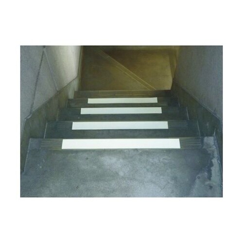 TNHS1002 蓄光ノンスリップテープ