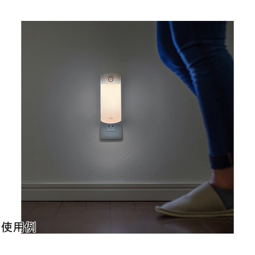 LEDセンサーライト(壁コンセント用)