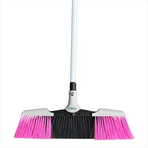 幅のひろがるほうき