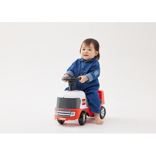 1才から乗れる!トミカ変形ドライブピット