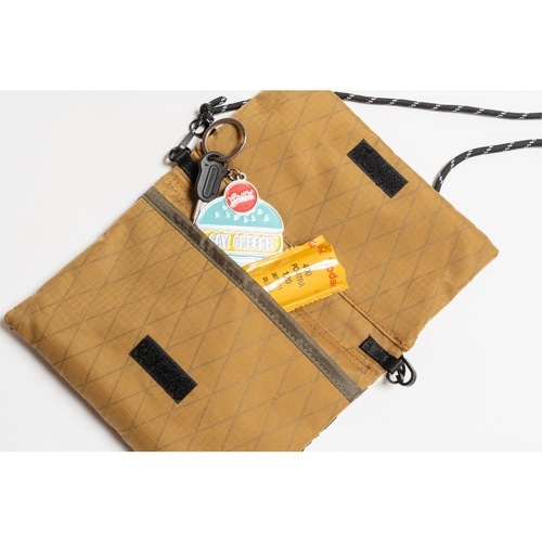 サコッシュ DAY OUT COYOTE