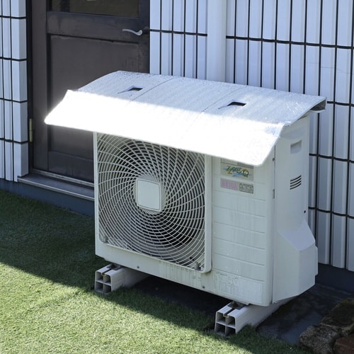 瞬間設置エアコンガード ひざし付き