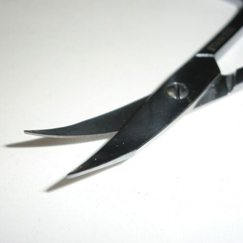 精密細工ハサミ 段付刃