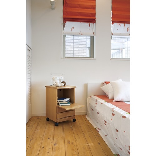 フラップ扉付きナイトテーブル 幅350mm ライト