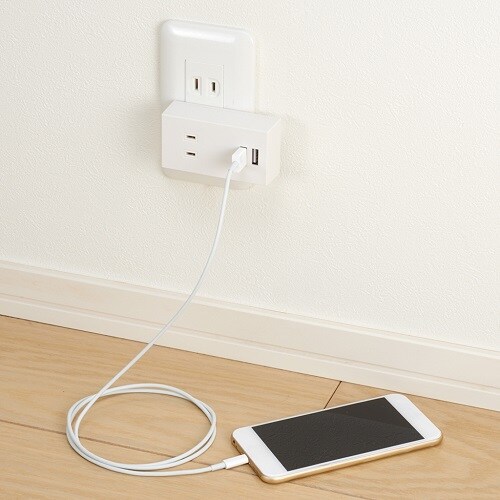 両挿しUSBフロントタップ2個口ホワイト