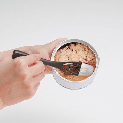 缶底までかき出せる 穴あきスプーン
