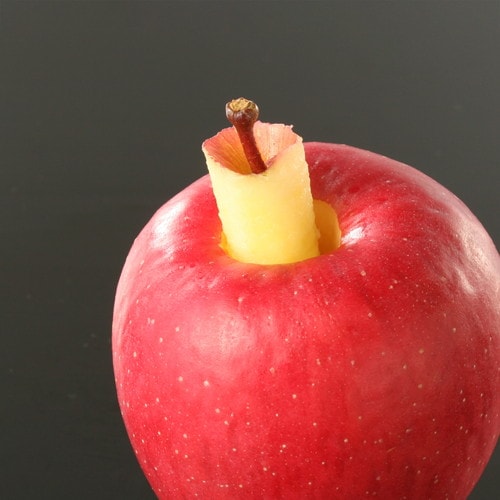 リンゴの芯取り