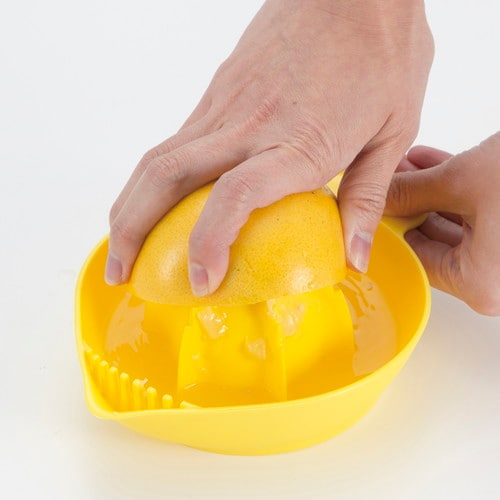 軽い力でしっかりしぼれるグレープフルーツジューサー