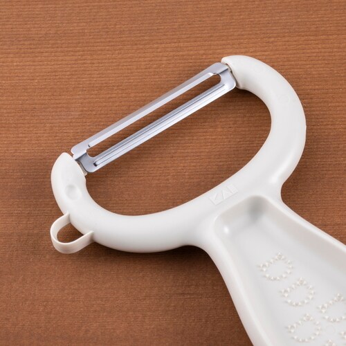 ぼうし型カバー付き ねこのピーラー